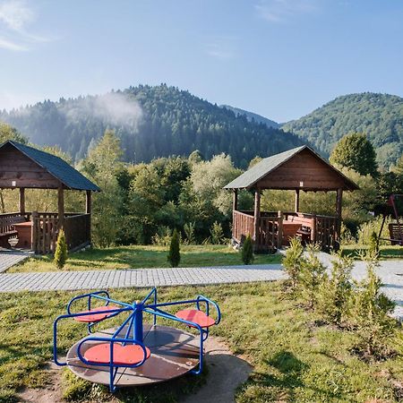 Рибничанка Hotel Skhidnytsia Ngoại thất bức ảnh
