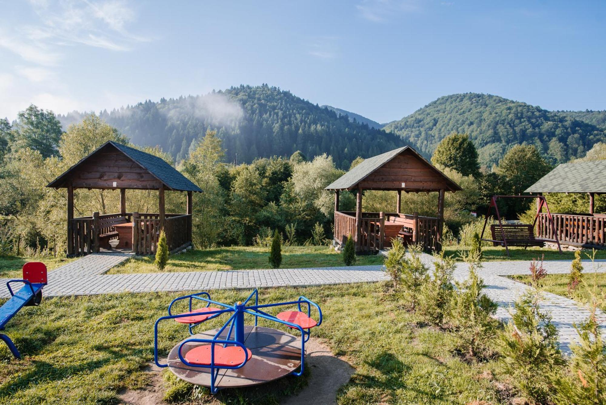 Рибничанка Hotel Skhidnytsia Ngoại thất bức ảnh