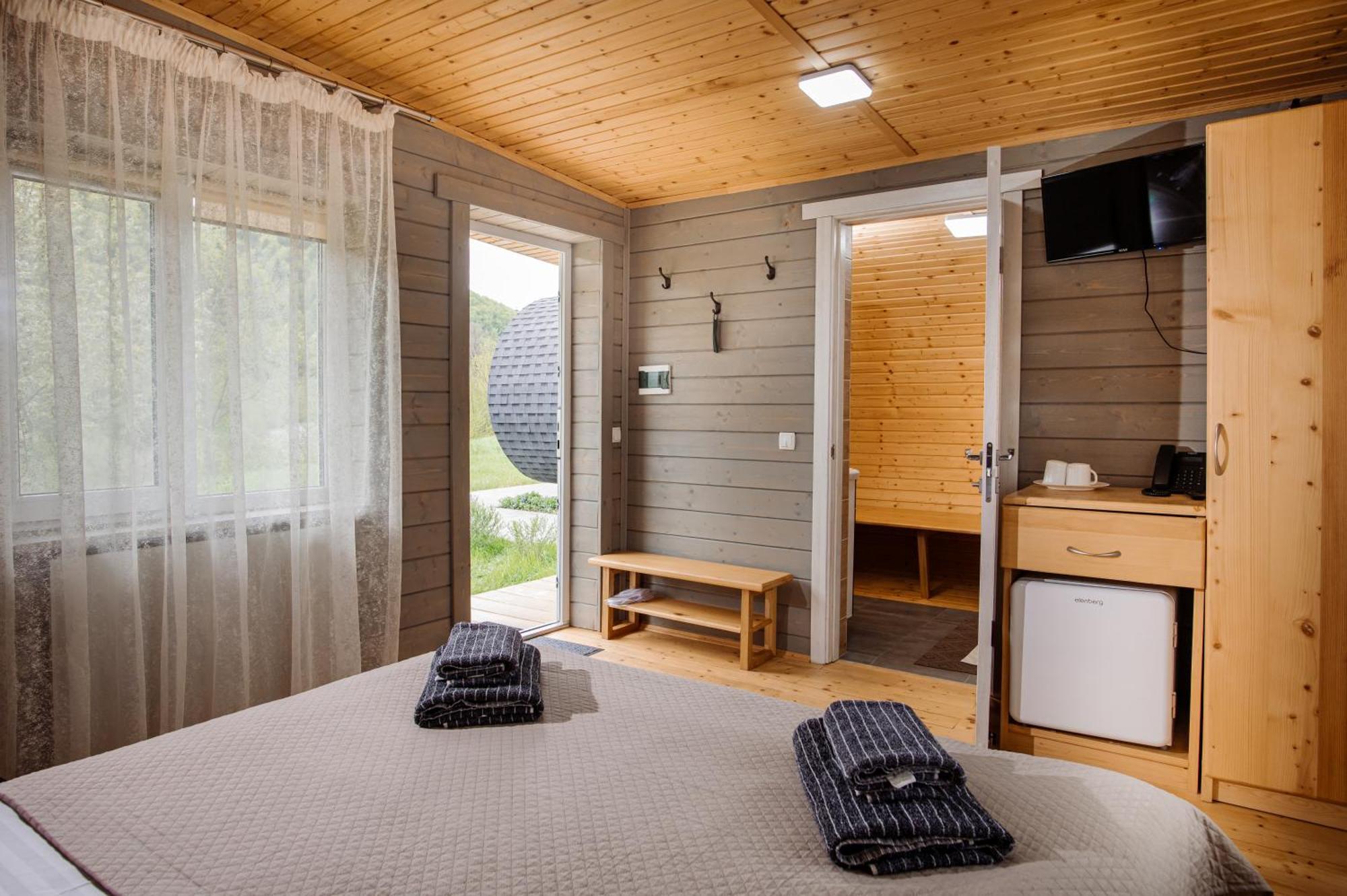 Рибничанка Hotel Skhidnytsia Ngoại thất bức ảnh